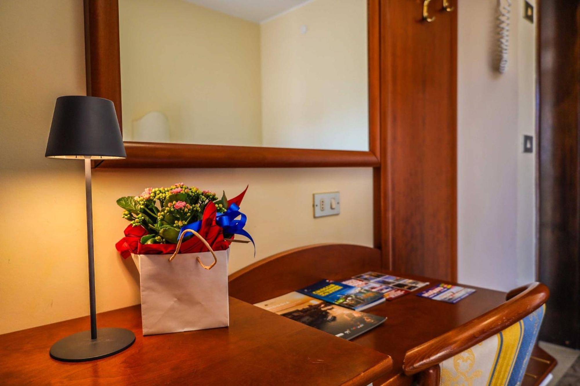 Easy Hotel Meryon Sottomarina Bagian luar foto
