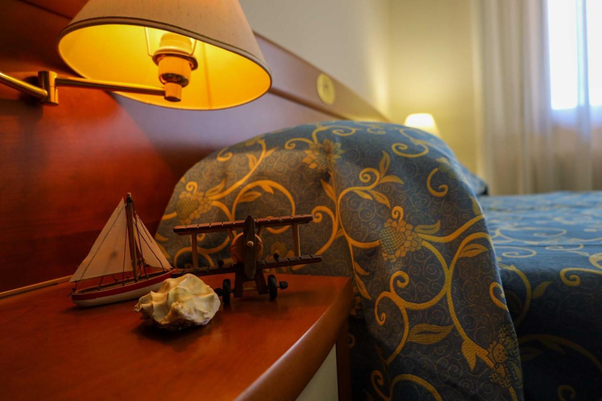 Easy Hotel Meryon Sottomarina Bagian luar foto