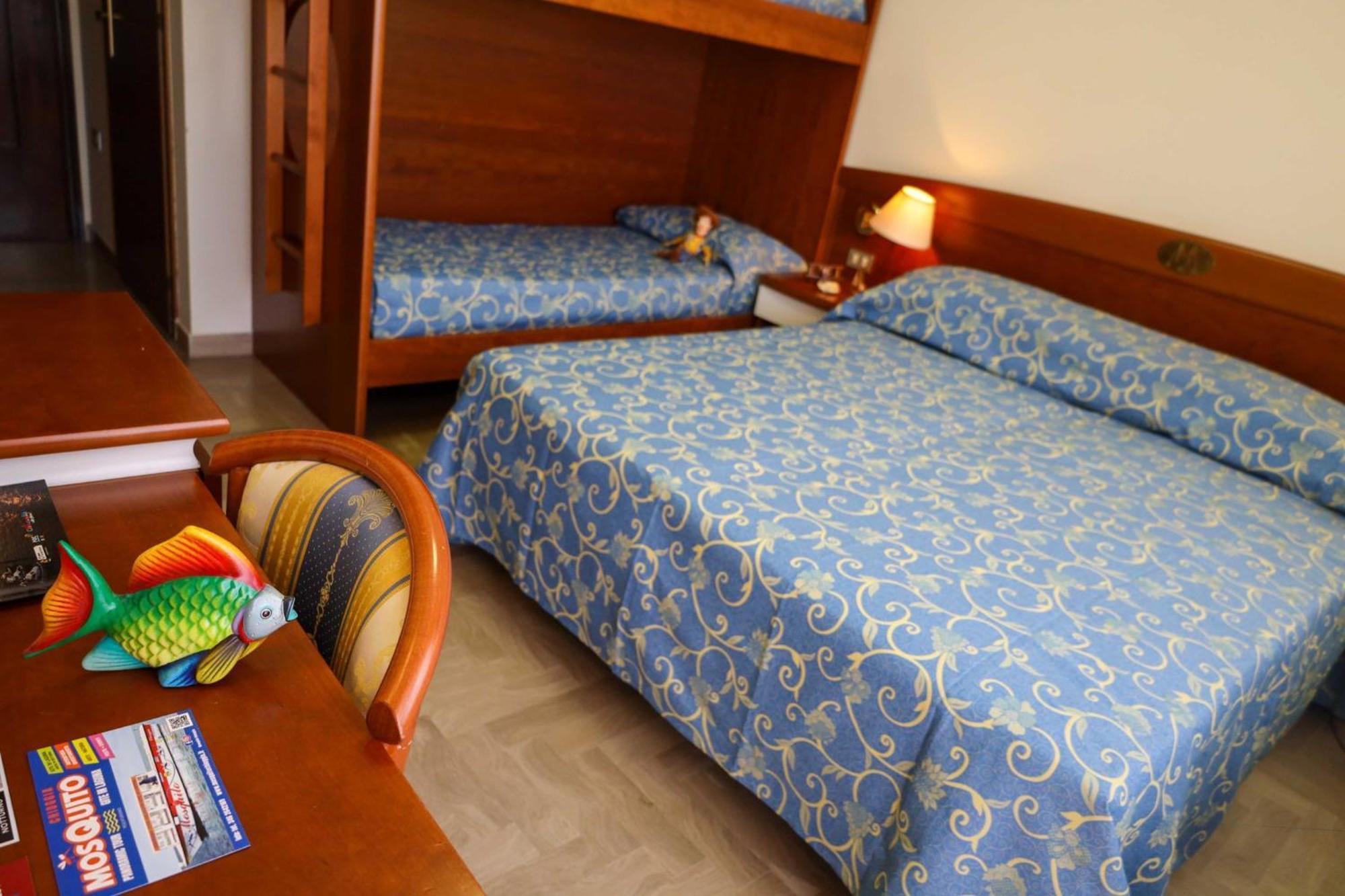 Easy Hotel Meryon Sottomarina Bagian luar foto