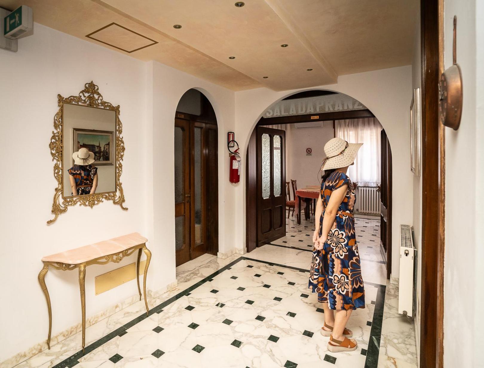 Easy Hotel Meryon Sottomarina Bagian luar foto