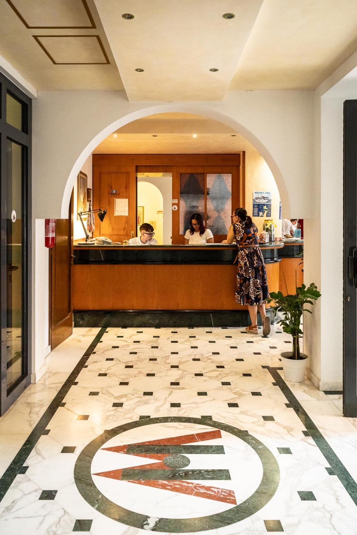 Easy Hotel Meryon Sottomarina Bagian luar foto