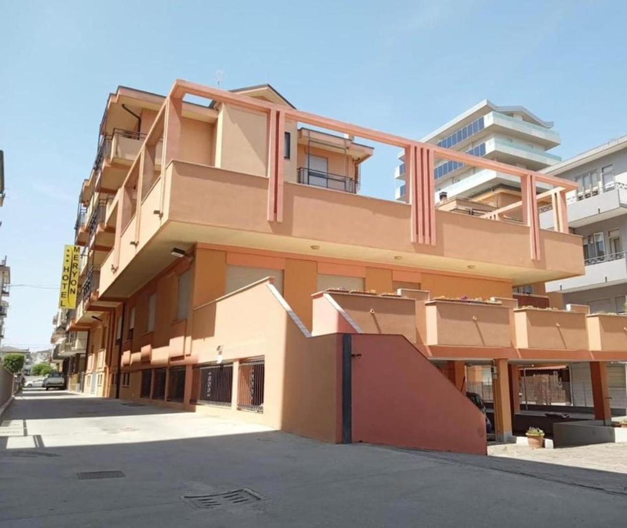 Easy Hotel Meryon Sottomarina Bagian luar foto