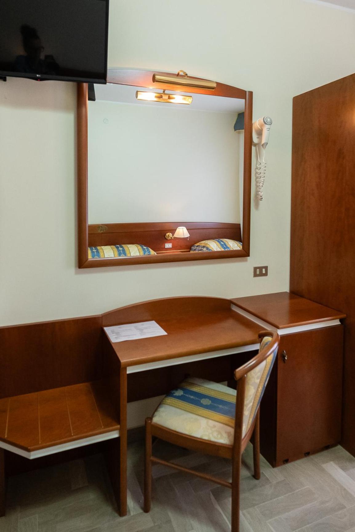 Easy Hotel Meryon Sottomarina Ruang foto