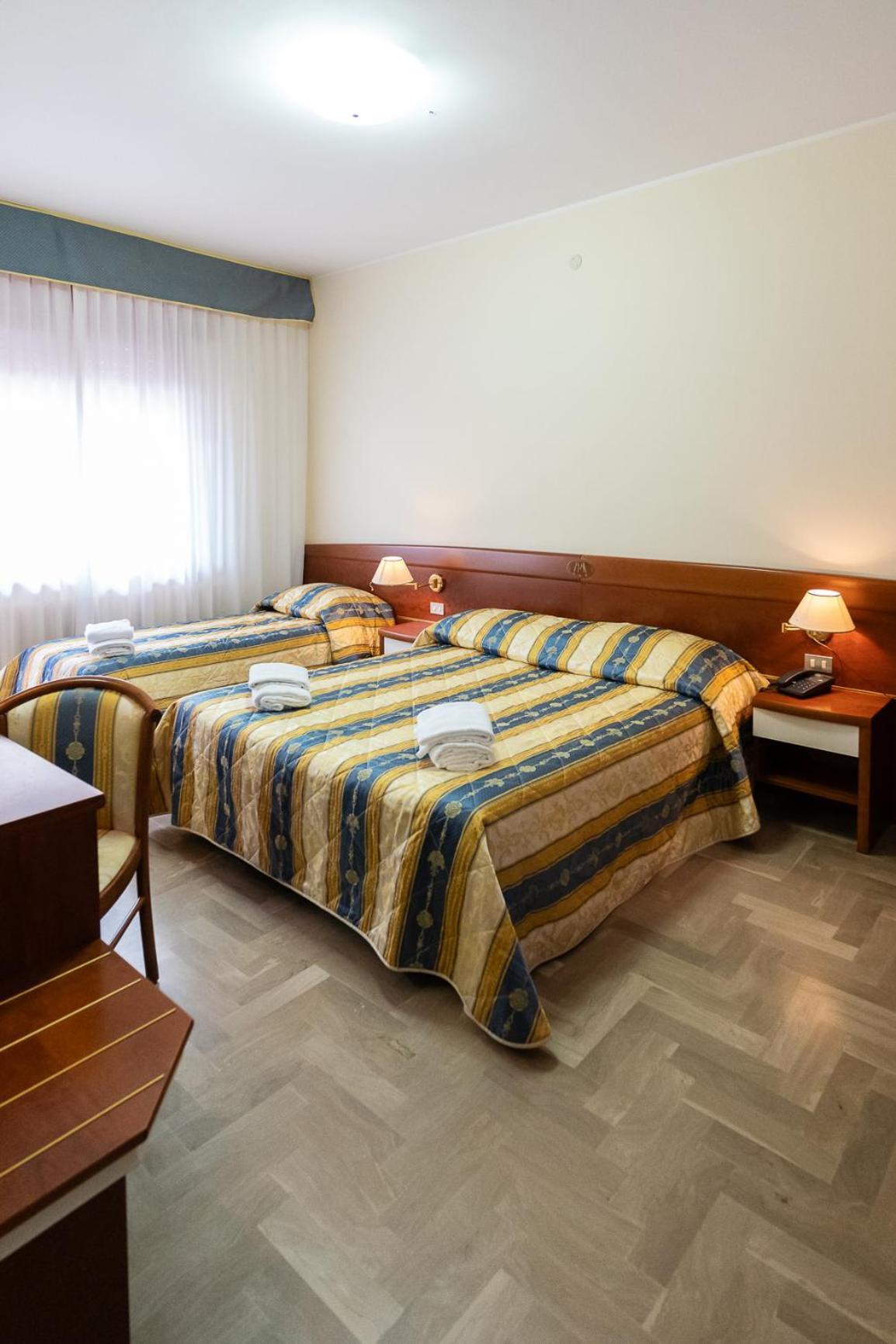 Easy Hotel Meryon Sottomarina Bagian luar foto