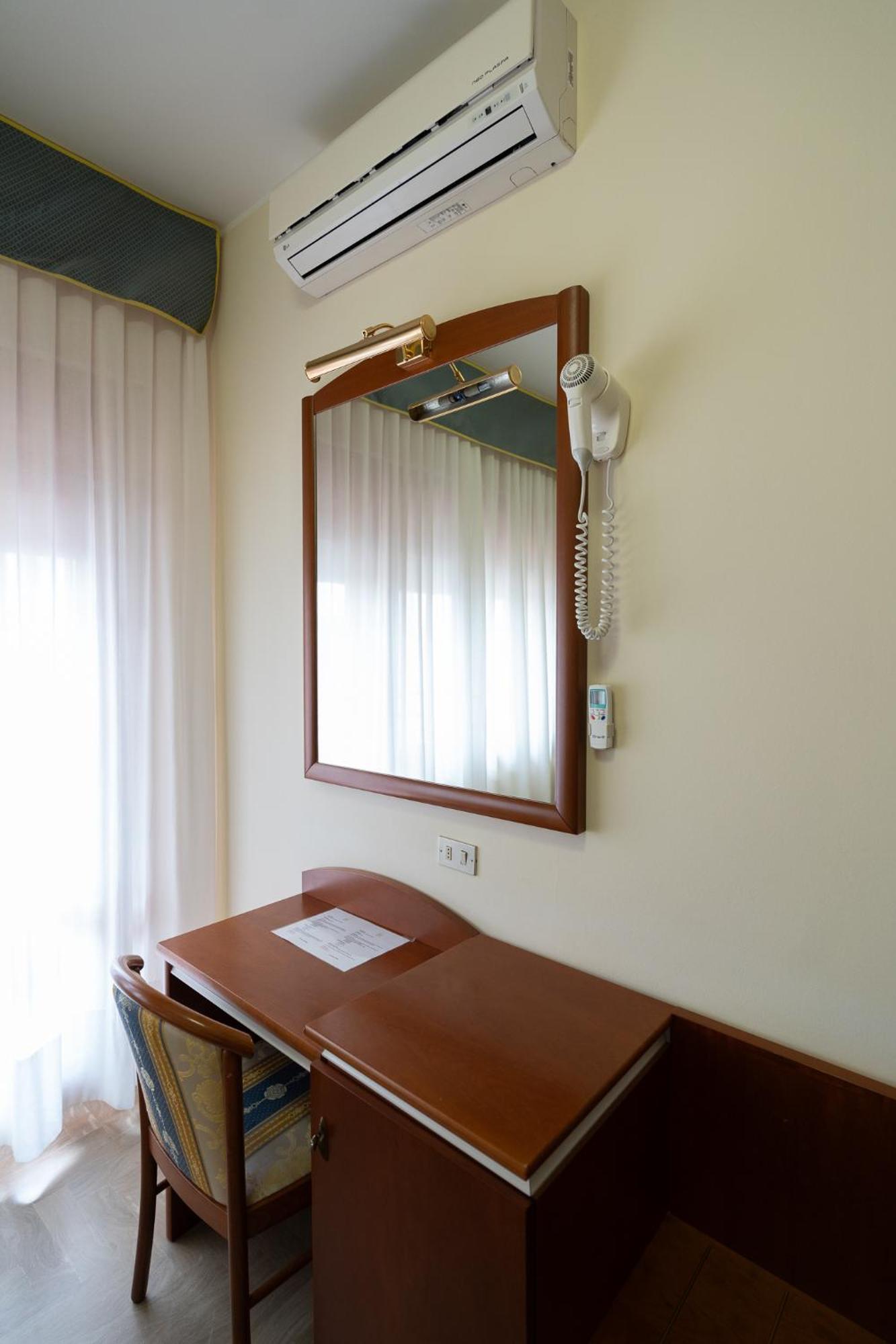 Easy Hotel Meryon Sottomarina Ruang foto